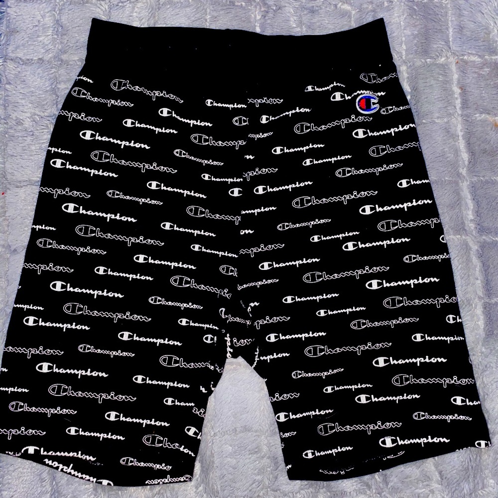 girls champion all over script bike shorts😍